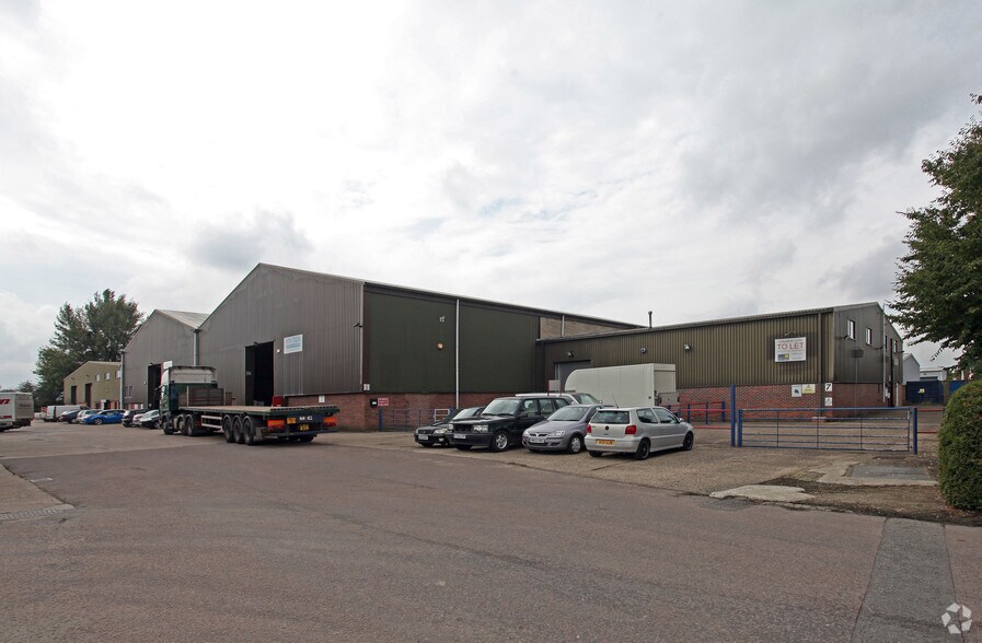 Lester Way, Wallingford for sale - Primary Photo - Image 1 of 1