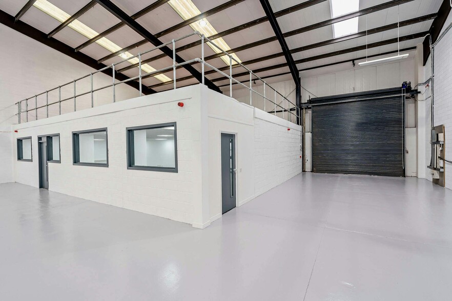 Queen Anne Dr, Newbridge to rent - Building Photo - Image 3 of 23