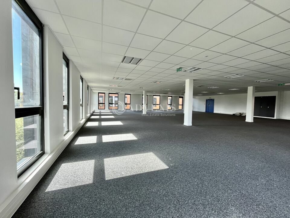 Office in Lieusaint to rent Interior Photo- Image 1 of 9