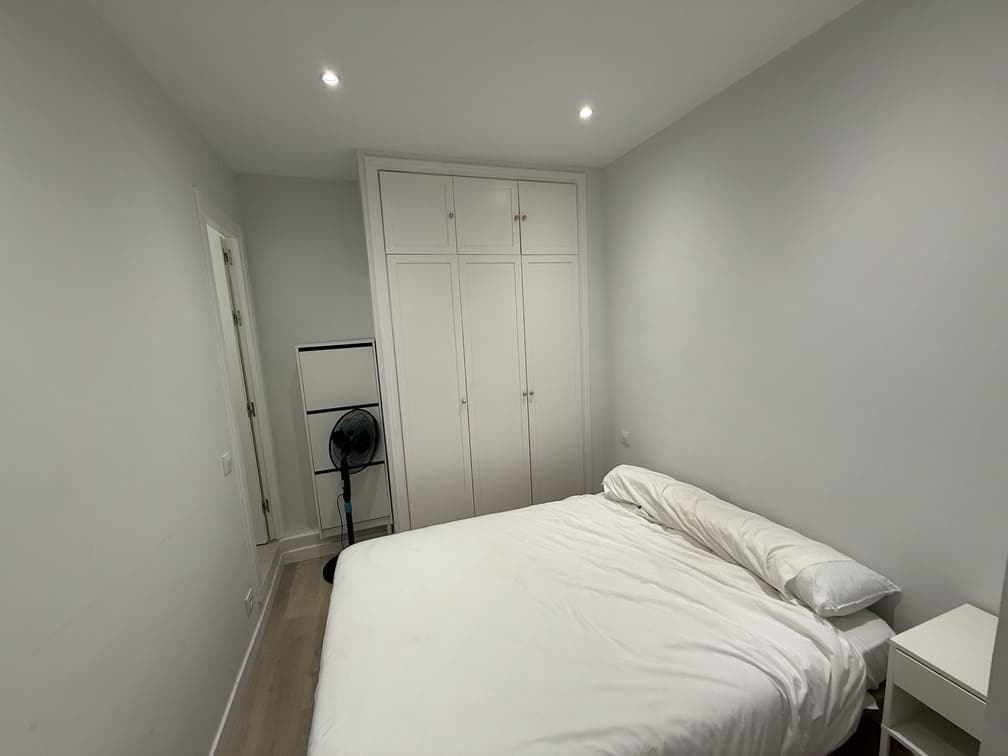 Madrid, MAD 28009 - Unit 02 - - Interior Photo - Image 2 of 3