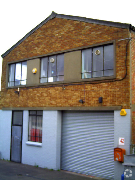 Grainger Rd, Southend On Sea for rent - Building Photo - Image 1 of 21