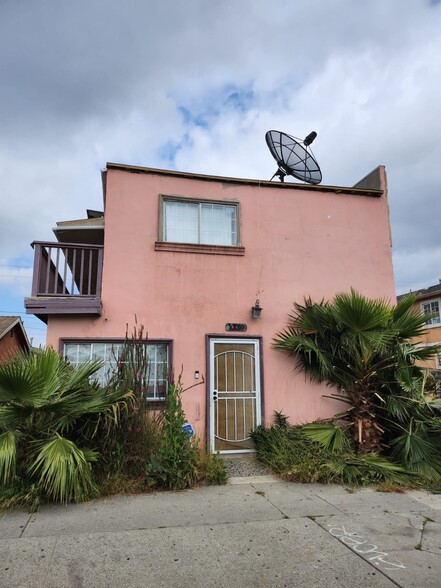 10010 S San Pedro St, Los Angeles, CA for sale - Primary Photo - Image 1 of 1