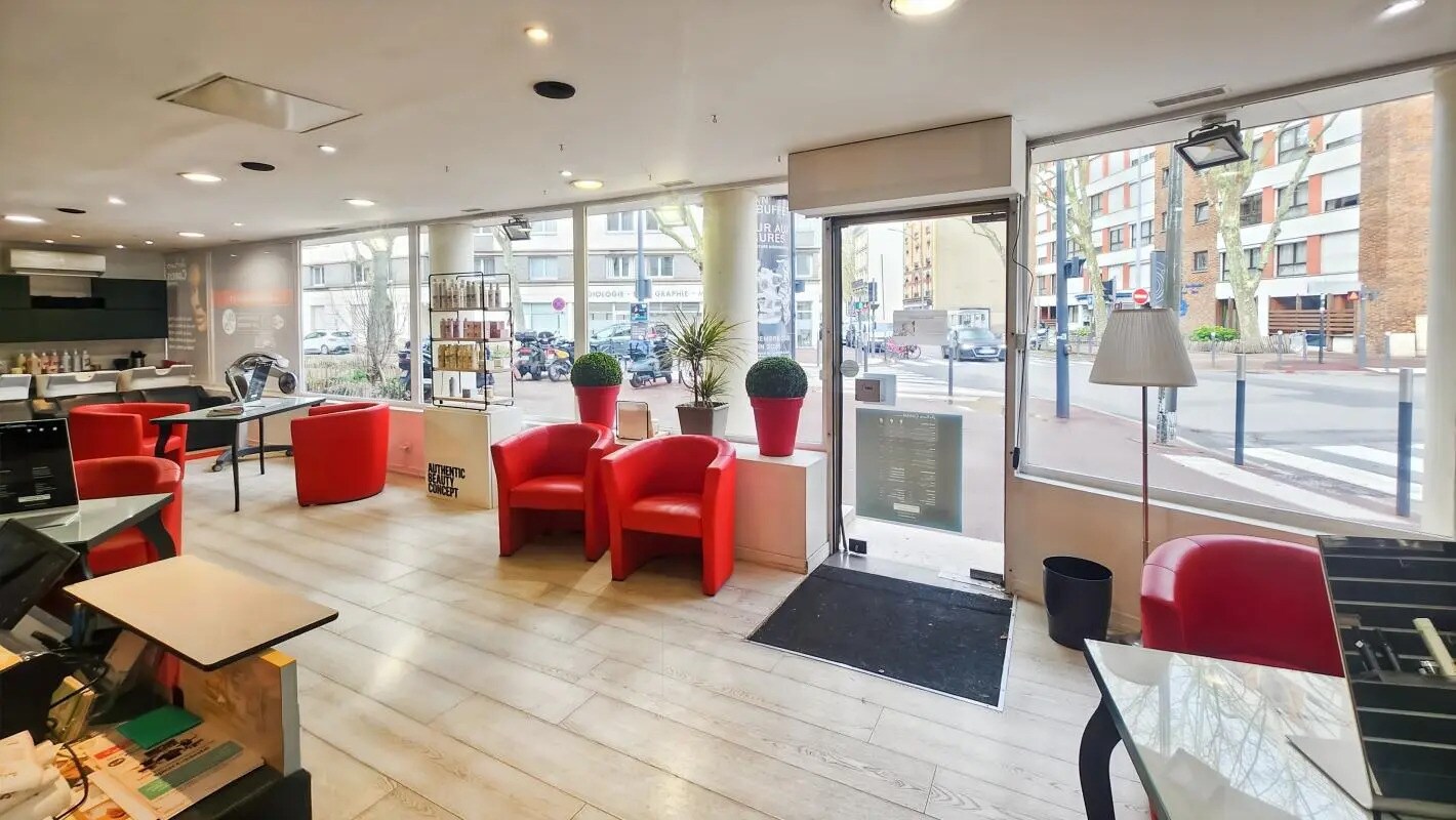 Retail in Issy-les-Moulineaux to rent Building Photo- Image 1 of 9