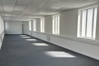 1099 Macrome Rd, Wolverhampton to rent Interior Photo- Image 2 of 2