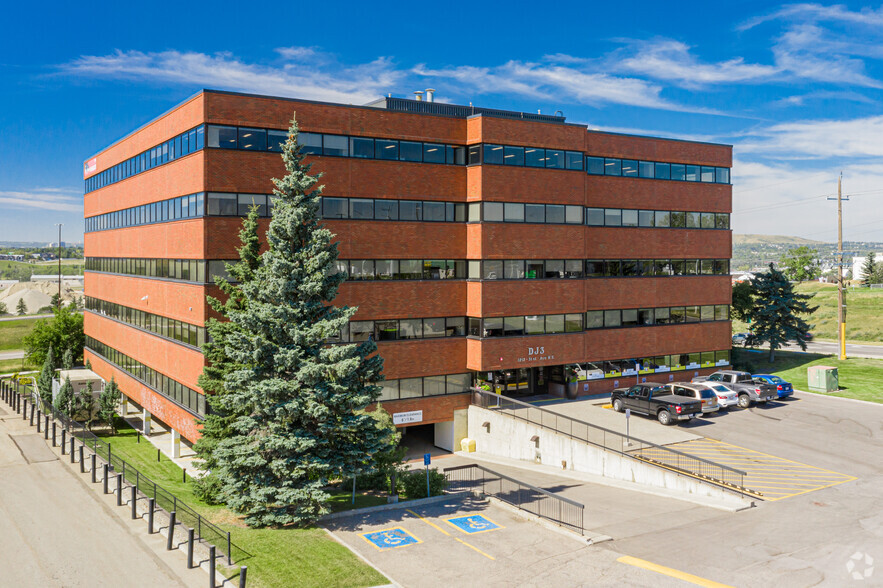 1212 31st Ave NE, Calgary, AB for sale - Building Photo - Image 1 of 1