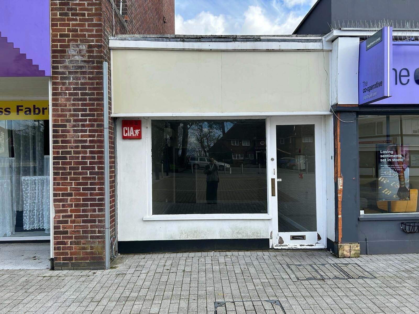 322 London Road Rd, Waterlooville to rent Primary Photo- Image 1 of 4