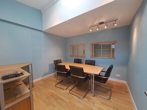 Combe Ln, Wormley for rent Interior Photo- Image 2 of 6