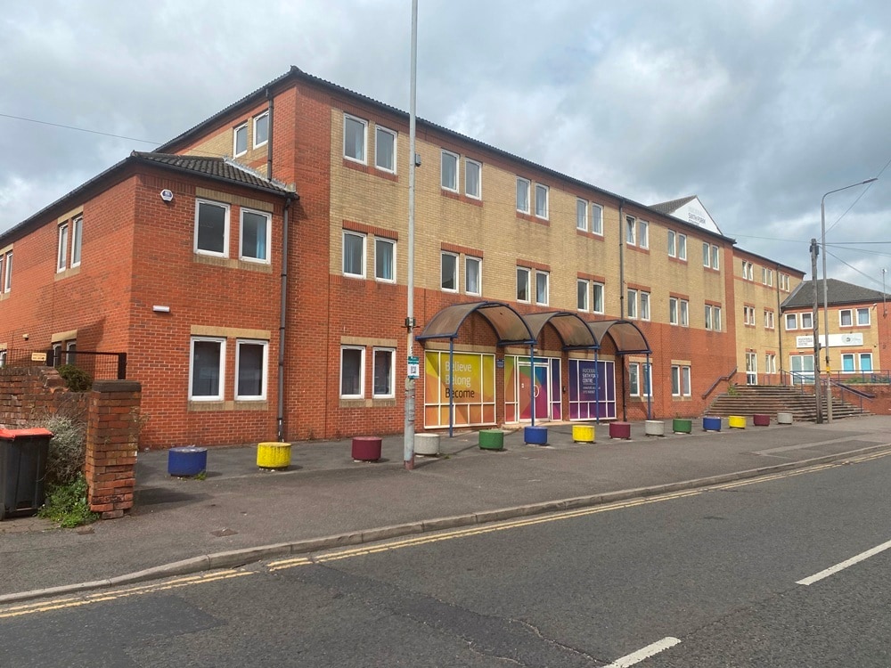 Portland Rd, Hucknall to rent Building Photo- Image 1 of 8