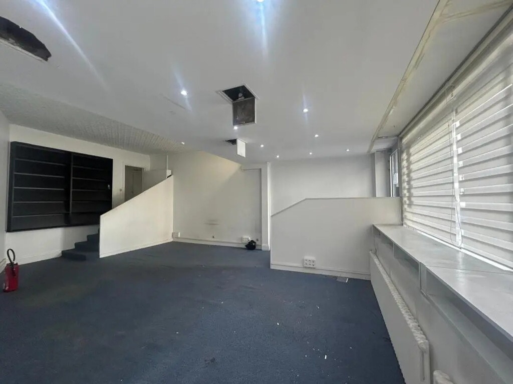 Location Bureaux 105 m² - Photo 1