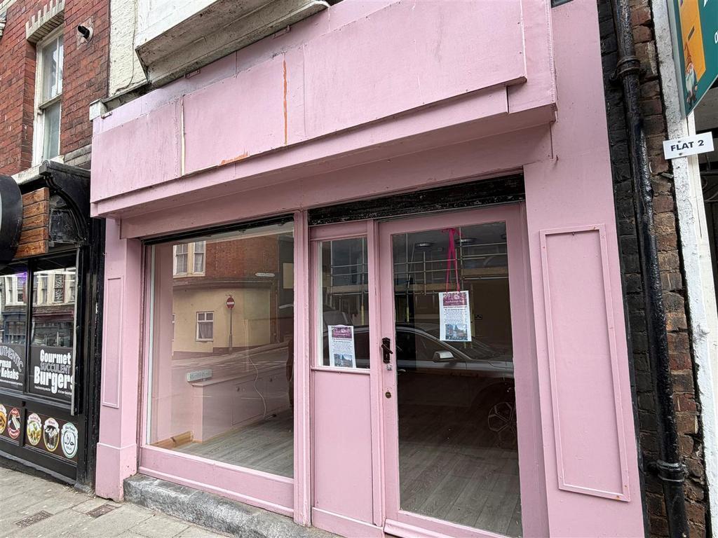 15 Eastborough, Scarborough to rent Building Photo- Image 1 of 6