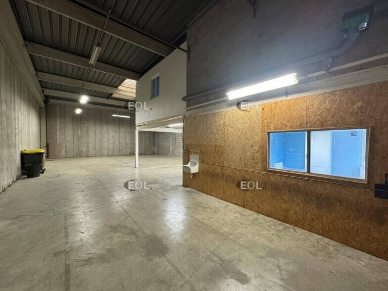 Industrial in Roissy-en-Brie to rent - Interior Photo - Image 3 of 4