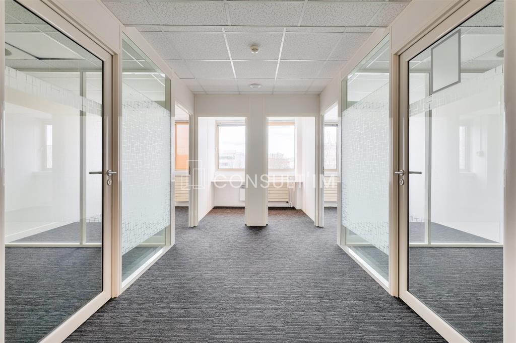 Office in Malakoff to rent Interior Photo- Image 1 of 9