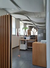 Retail in La Ciotat to rent Interior Photo- Image 1 of 4