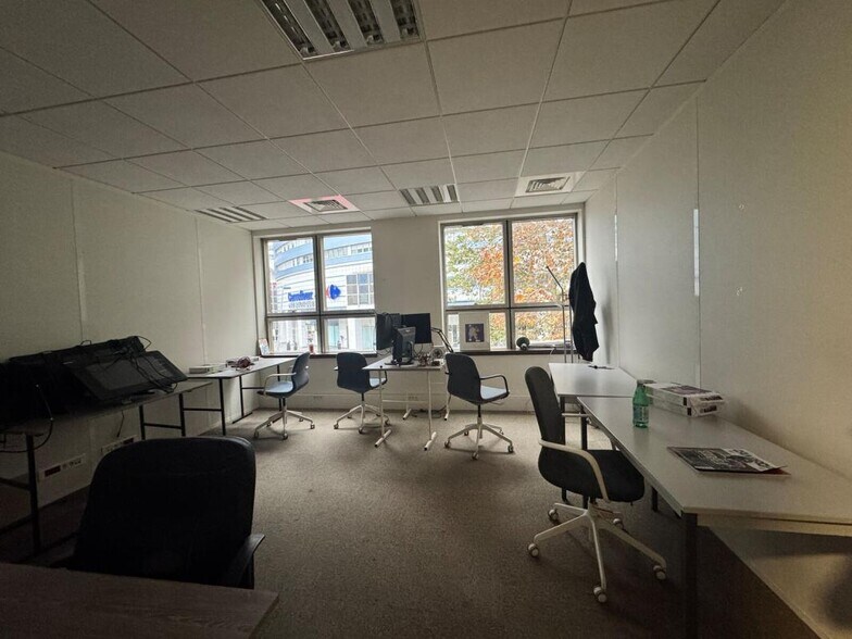 Office in Montreuil for sale - Interior Photo - Image 1 of 9