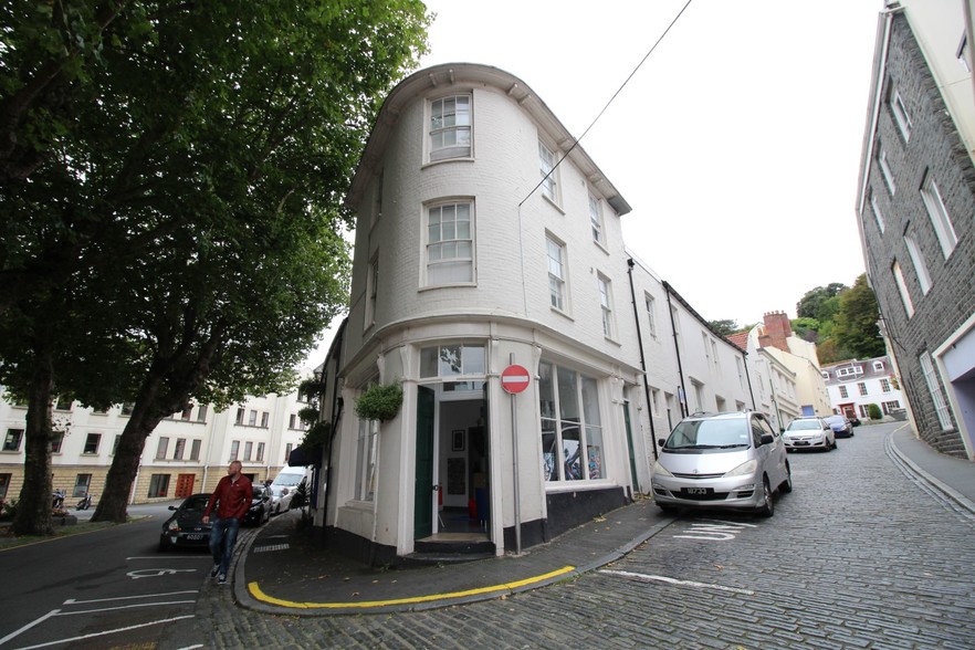 Trinity Sq, Guernsey for rent - Primary Photo - Image 1 of 1