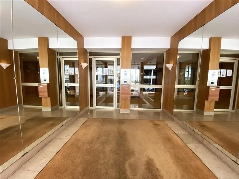 Office in Paris for sale - Lobby - Image 3 of 5
