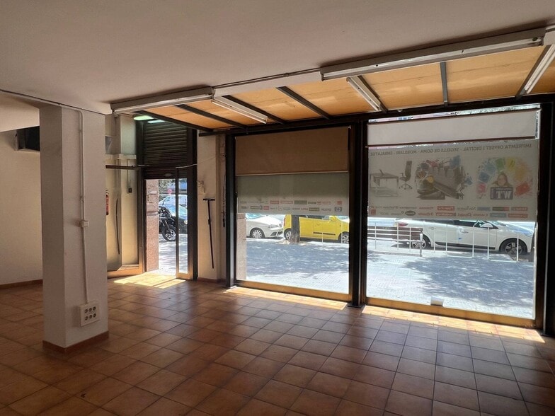 Retail in Sabadell, Barcelona to rent - Interior Photo - Image 2 of 2