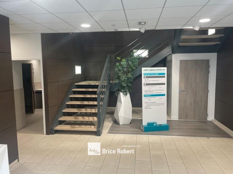 18 Chemin Des Cuers, Dardilly to rent - Interior Photo - Image 3 of 6