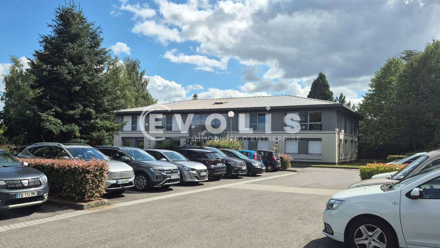 Office in Magny Le Hongre to rent Building Photo- Image 1 of 7