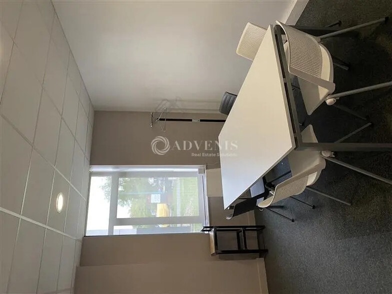 Office in Dardilly to rent - Interior Photo - Image 2 of 3