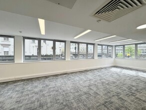 1 Bell St, London to rent Interior Photo- Image 2 of 8