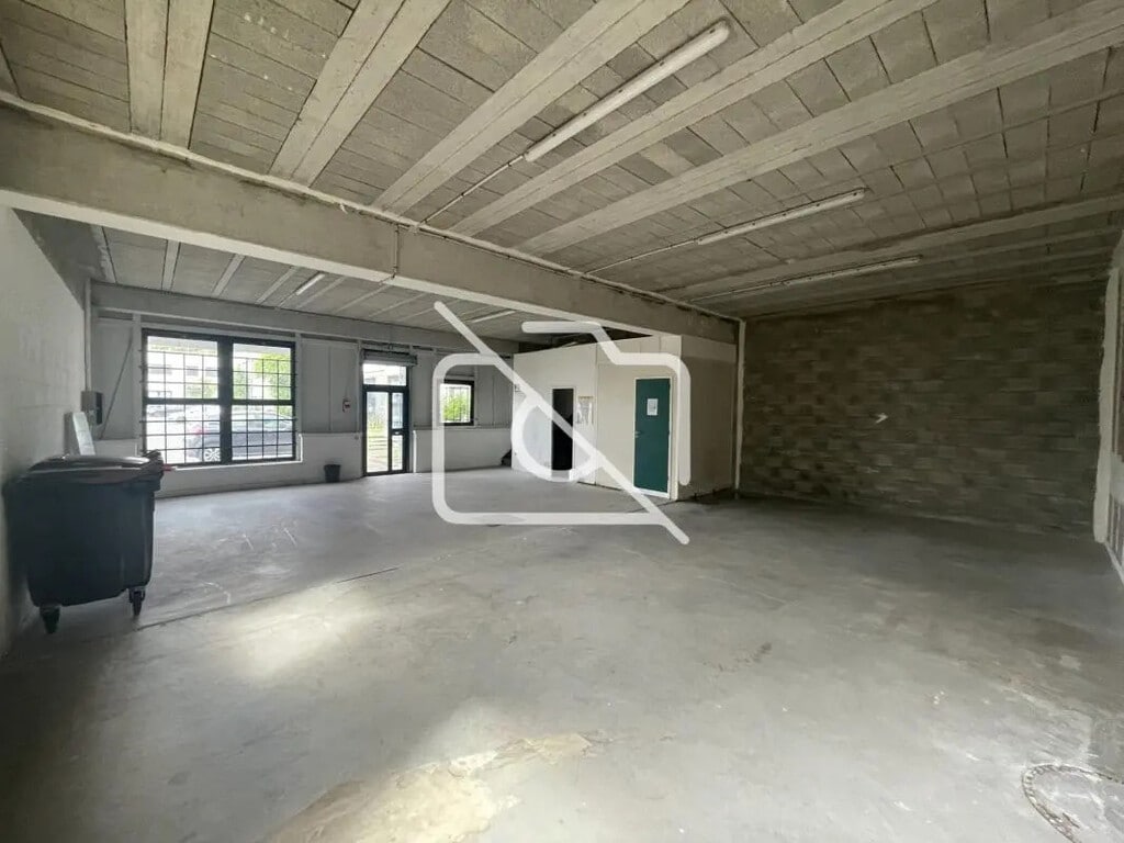 Location Entrepôt 200 m² à 474 m² - Photo 1
