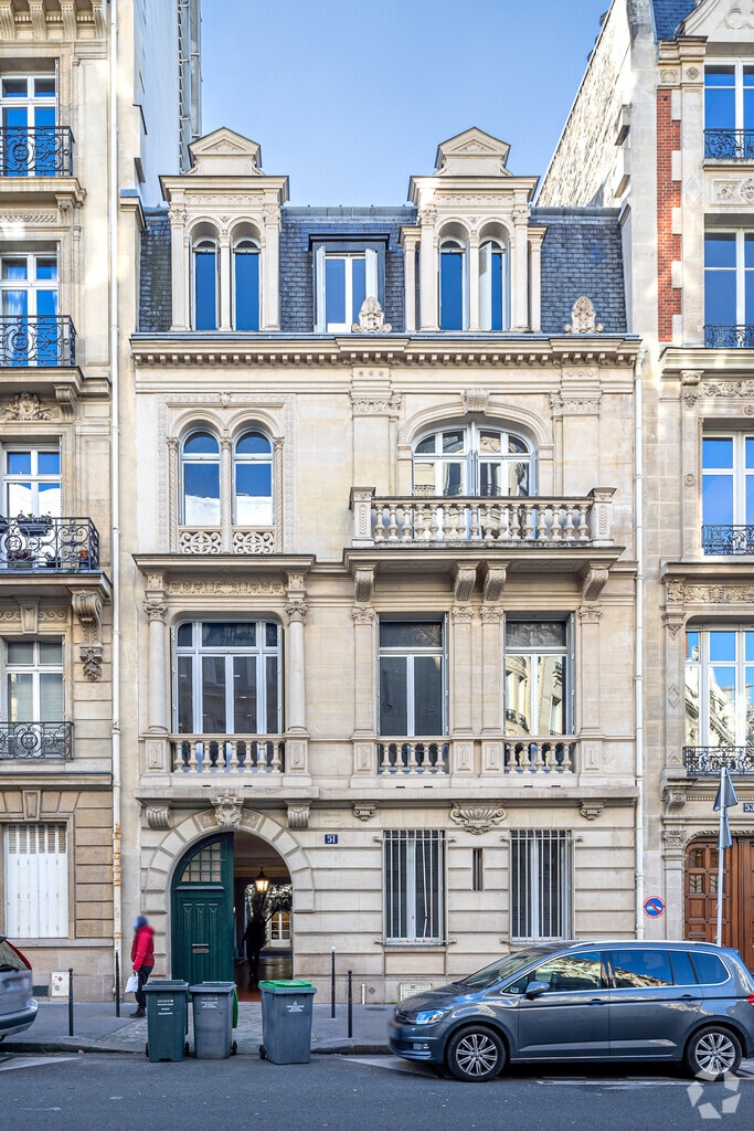 Location Bureaux 601 m² - Photo 1