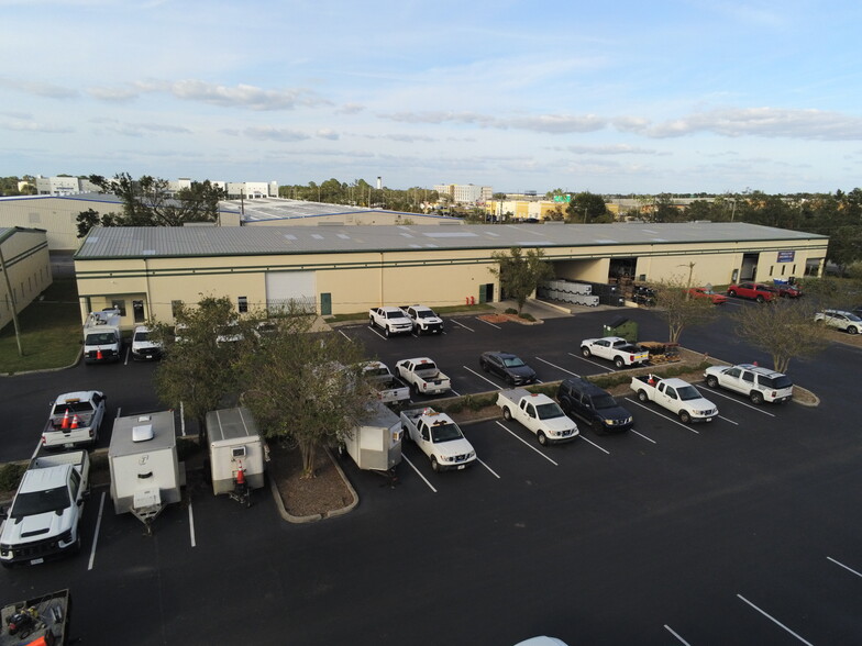 13000 Automobile Blvd N, Clearwater, FL for rent - Building Photo - Image 1 of 13