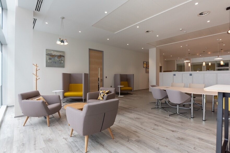The Forbury, Reading to rent - Interior Photo - Image 3 of 10