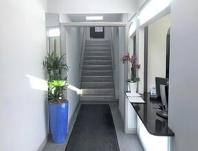 34-44 London Road Rd, Morden to rent Lobby- Image 2 of 6