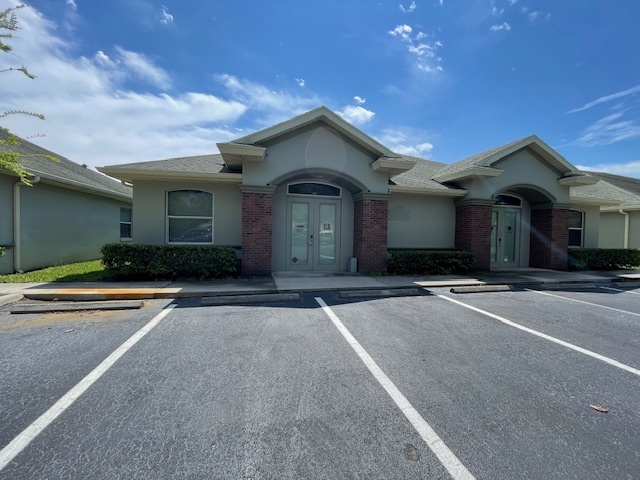 250 Crystal Grove Blvd, Lutz, FL for rent - Building Photo - Image 2 of 24