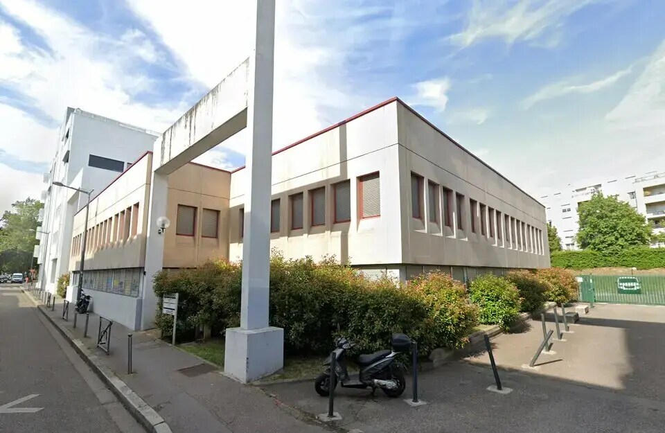 Location Bureaux 161 m² - Photo 1