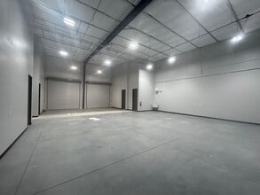 22525 Hufsmith - Kohrville Rd, Tomball, TX to rent Building Photo- Image 2 of 7