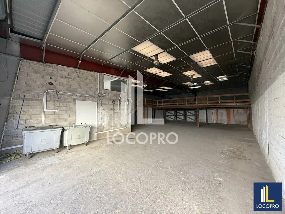 Location Local d'activités 375 m² - Photo 1