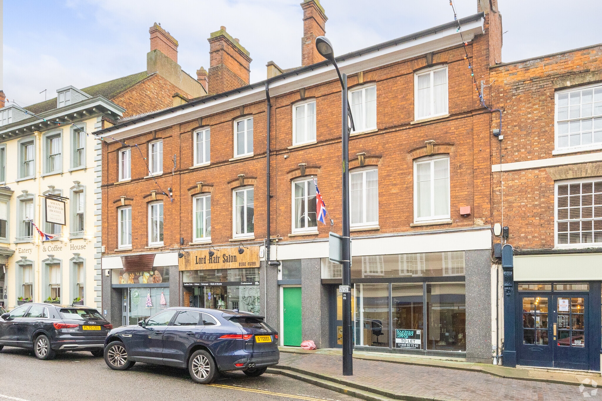 36 High St, Newport Pagnell to rent Building Photo- Image 1 of 5