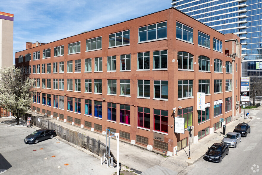 820 N Orleans St, Chicago, IL for rent - Building Photo - Image 1 of 18