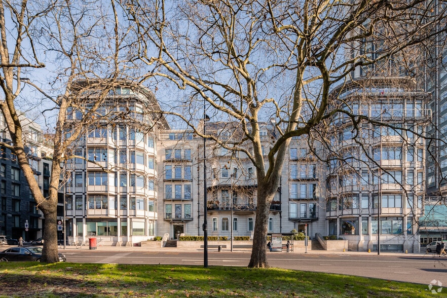 25-38 Park Ln, London to rent - Building Photo - Image 2 of 6