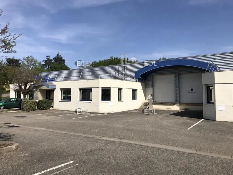 Industrial in Saint-Genis-Laval to rent - Building Photo - Image 2 of 8