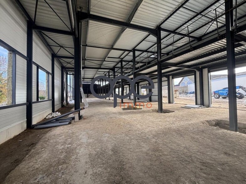 Light Industrial in Asnières-sur-Oise to rent - Building Photo - Image 3 of 9