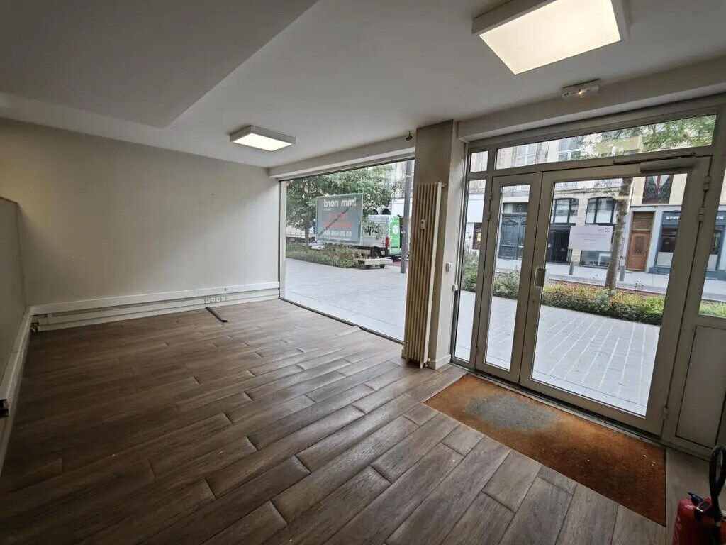 Location Commerce 95 m² - Photo 1