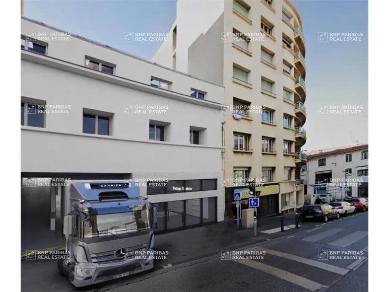 Industrial in Marseille to rent - Building Photo - Image 1 of 12