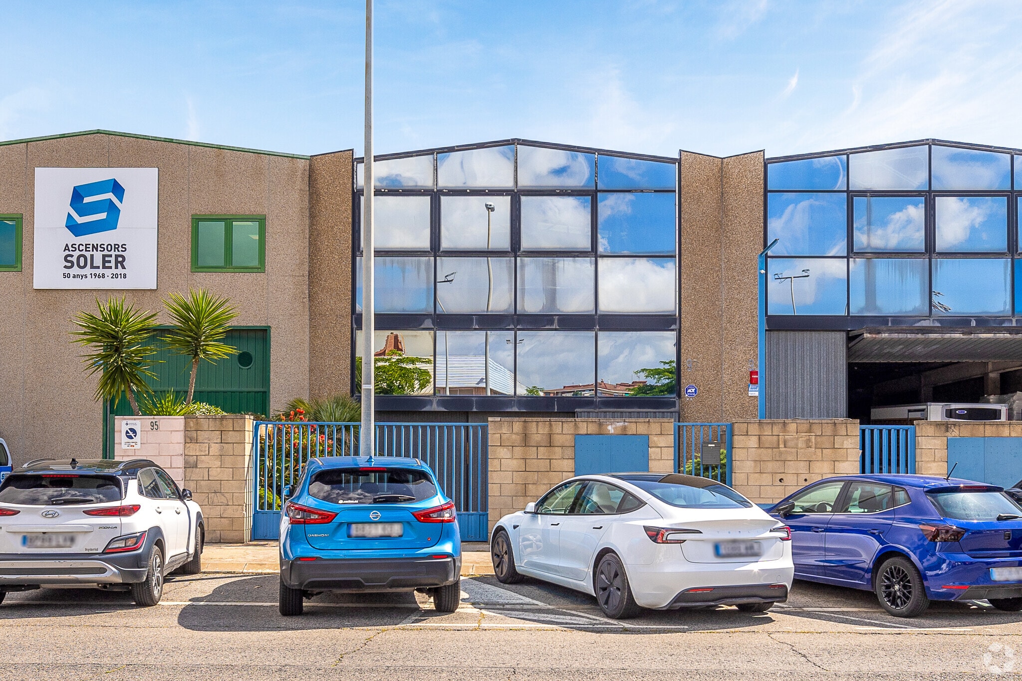 Industrial in El Prat de Llobregat, Barcelona to rent Building Photo- Image 1 of 12