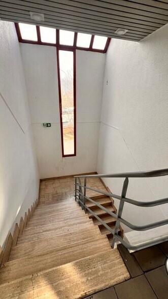 Light Industrial in Le Blanc-Mesnil to rent - Interior Photo - Image 3 of 21