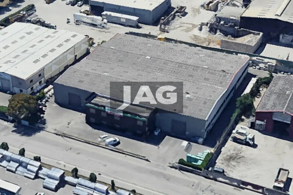 Office in Vaulx-en-Velin to rent Building Photo- Image 1 of 8