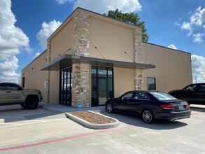 8466 N Sam Houston Pky W, Houston, TX for sale Building Photo- Image 1 of 7