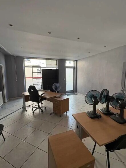 Office in Villeurbanne to rent - Interior Photo - Image 2 of 9