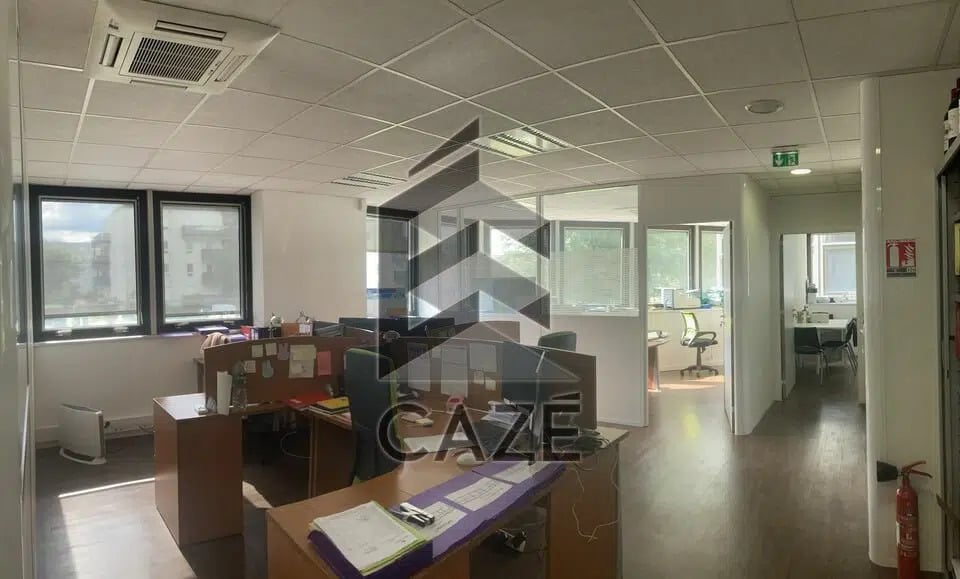 Location Bureaux 95 m² - Photo 1