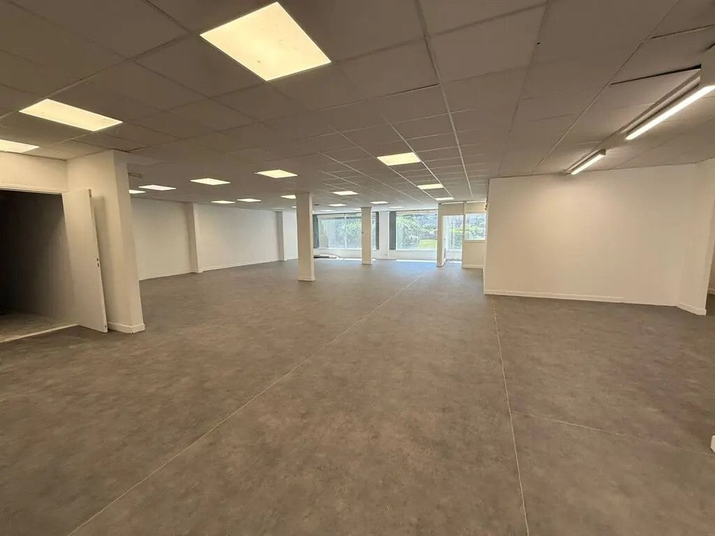 Location Commerce 275 m² - Photo 1