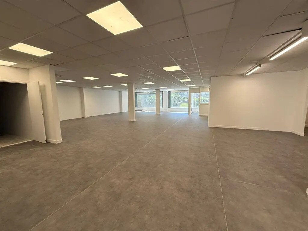 Retail in Boulogne-Billancourt to rent Interior Photo- Image 1 of 5