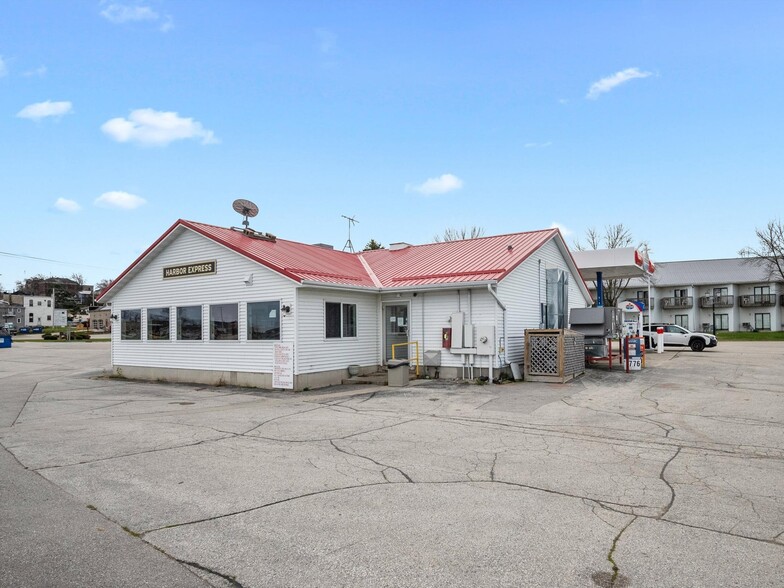 202 Milwaukee St, Kewaunee, WI for sale - Building Photo - Image 3 of 10